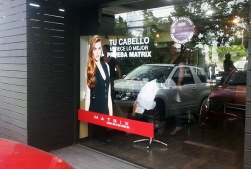 Instalación de gráfica exterior y mantención de mobiliario